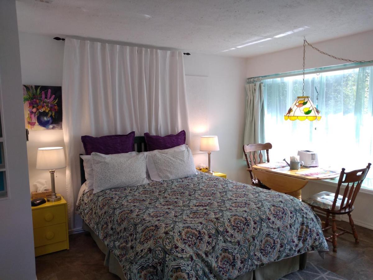 Bed and Breakfast At Nautica Tigh Private Keypad Entrances Qualicum Beach Exterior foto