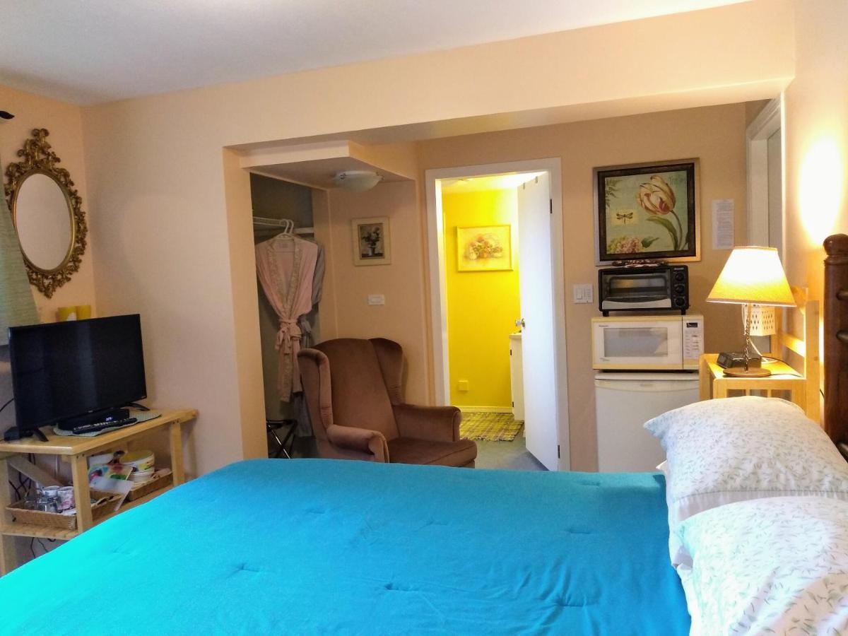 Bed and Breakfast At Nautica Tigh Private Keypad Entrances Qualicum Beach Exterior foto