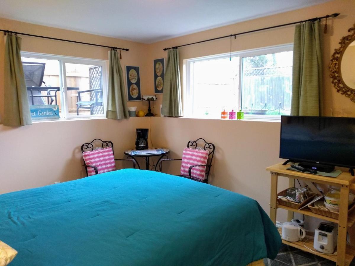 Bed and Breakfast At Nautica Tigh Private Keypad Entrances Qualicum Beach Exterior foto