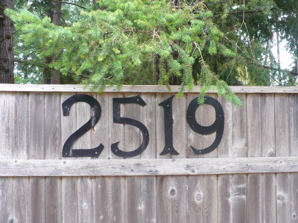 Bed and Breakfast At Nautica Tigh Private Keypad Entrances Qualicum Beach Exterior foto