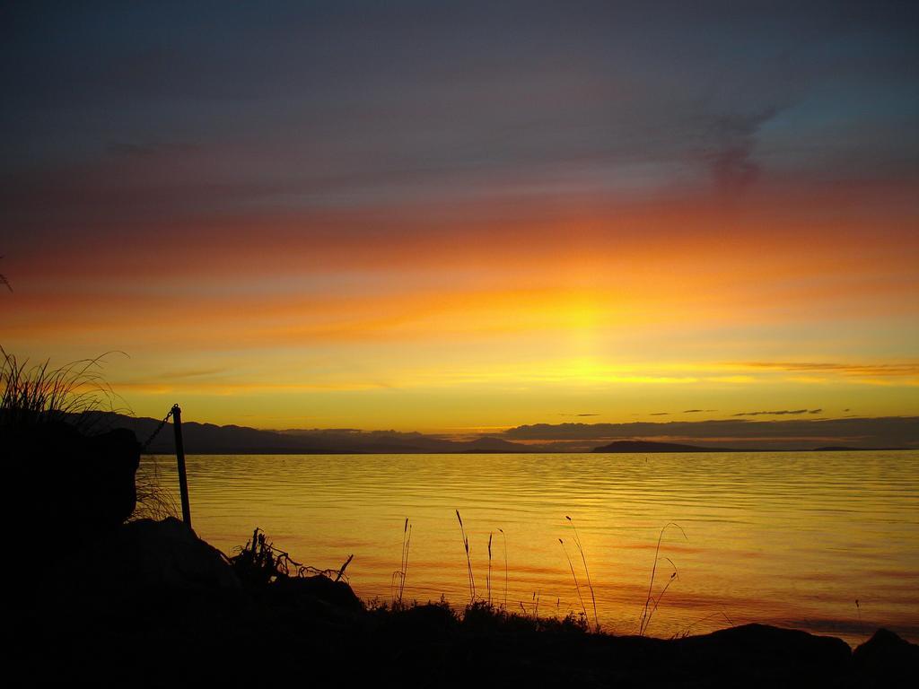 Bed and Breakfast At Nautica Tigh Private Keypad Entrances Qualicum Beach Exterior foto