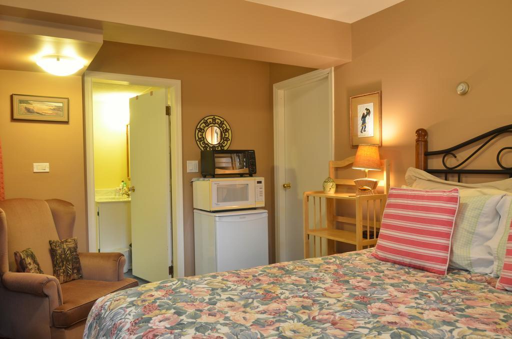 Bed and Breakfast At Nautica Tigh Private Keypad Entrances Qualicum Beach Exterior foto