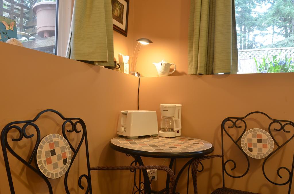 Bed and Breakfast At Nautica Tigh Private Keypad Entrances Qualicum Beach Exterior foto