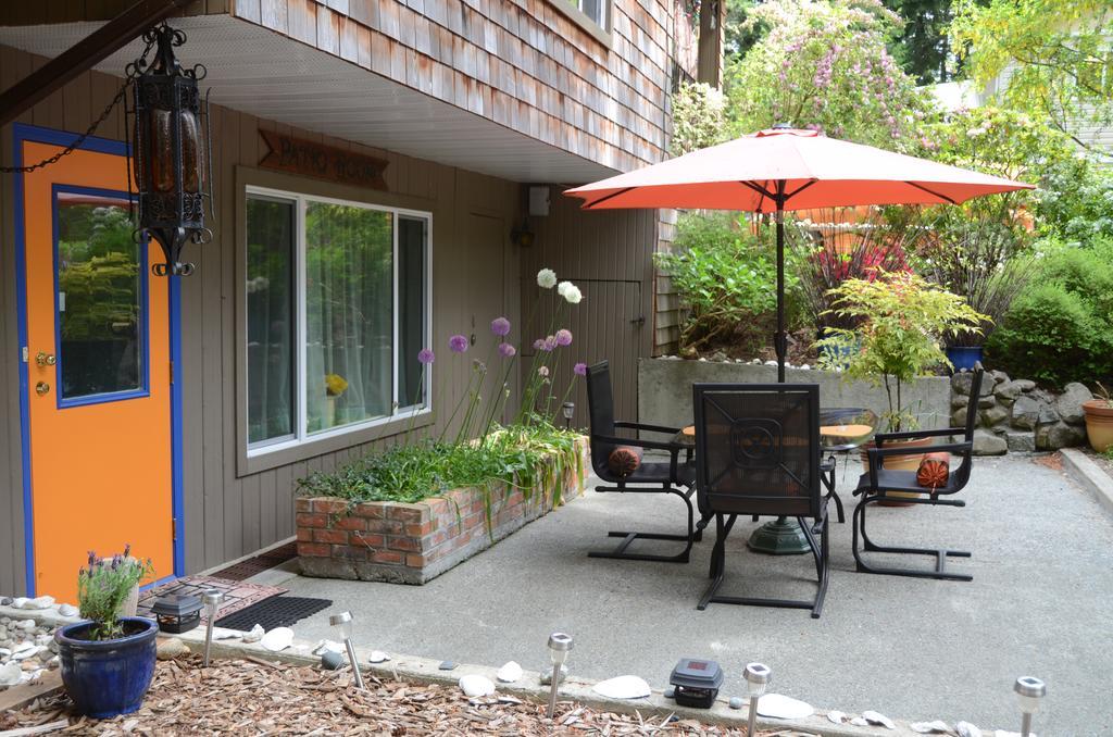 Bed and Breakfast At Nautica Tigh Private Keypad Entrances Qualicum Beach Exterior foto