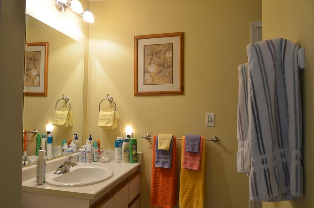Bed and Breakfast At Nautica Tigh Private Keypad Entrances Qualicum Beach Exterior foto