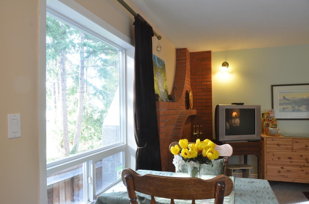 Bed and Breakfast At Nautica Tigh Private Keypad Entrances Qualicum Beach Exterior foto
