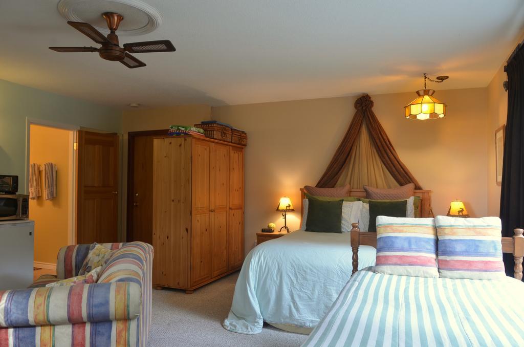 Bed and Breakfast At Nautica Tigh Private Keypad Entrances Qualicum Beach Exterior foto