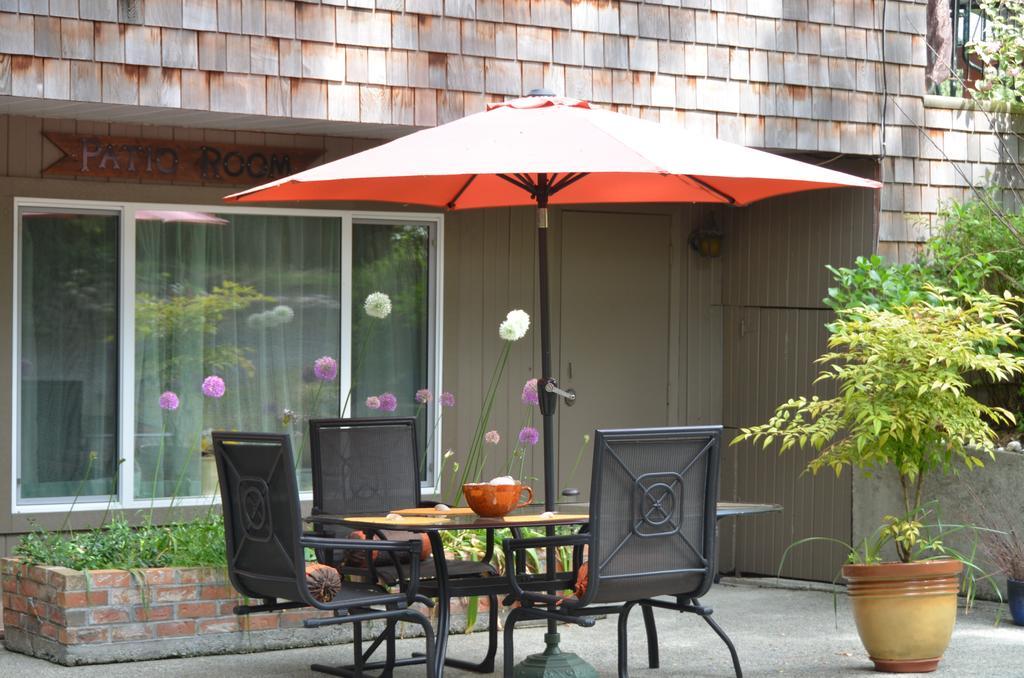 Bed and Breakfast At Nautica Tigh Private Keypad Entrances Qualicum Beach Exterior foto